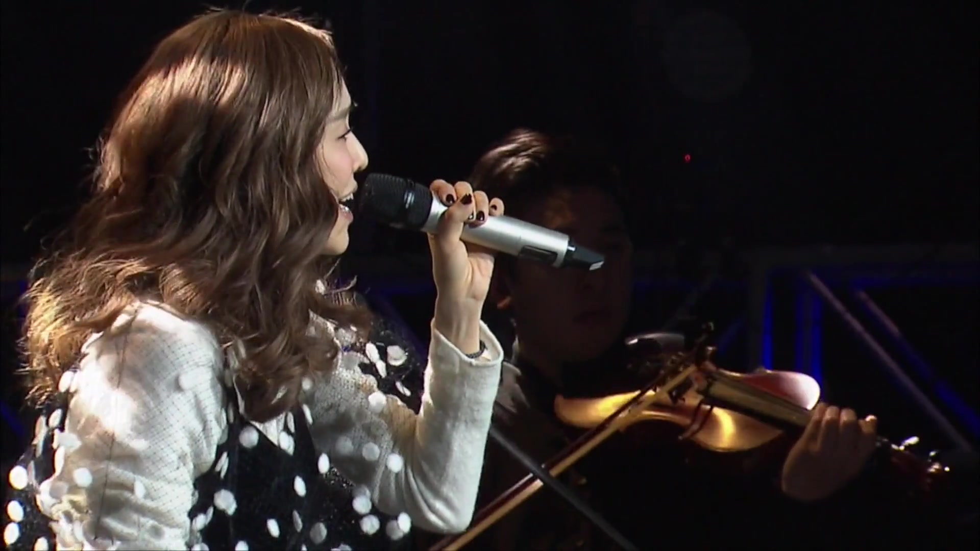 范玮琪-黑白配 (qq音乐巅峰尊享会-范玮琪上海尊享会)(蓝光)