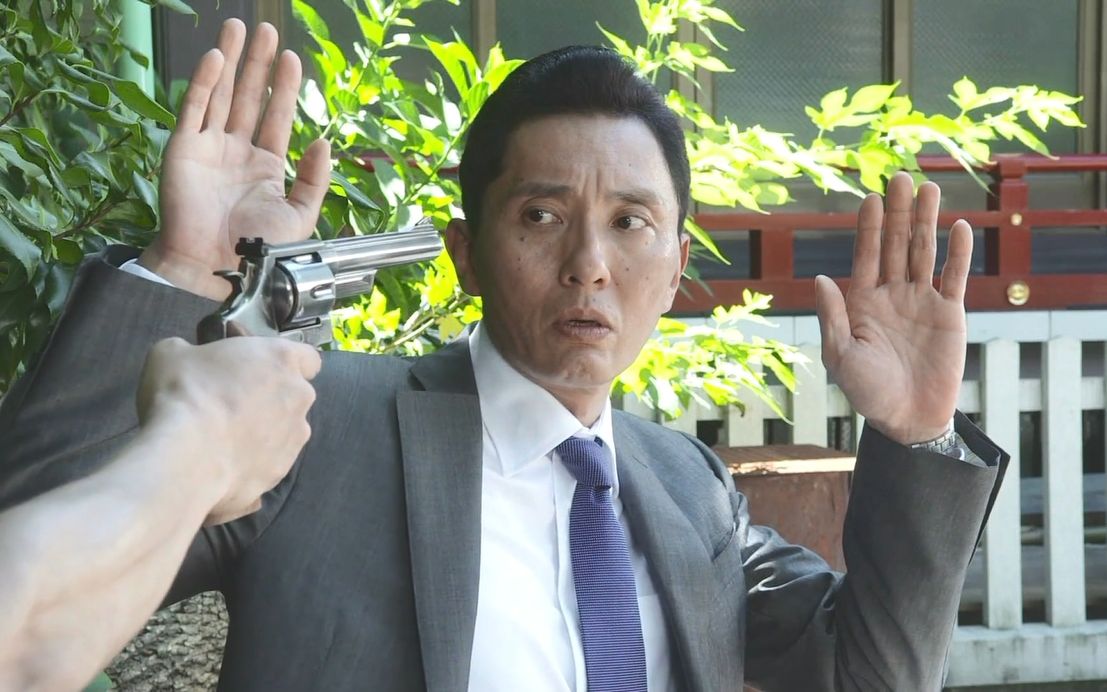 五郎叔被人用枪指头,吓得他多吃了好几碗饭,猪排三明治把他吃美了