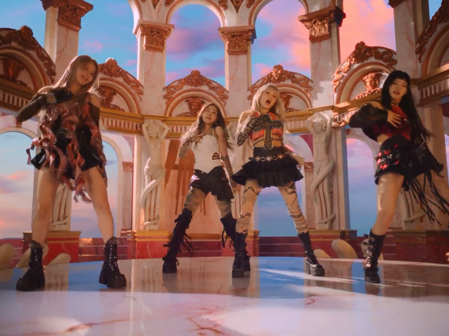 kiss of life 第一张单曲专辑 "midas touch" mv预告 240401