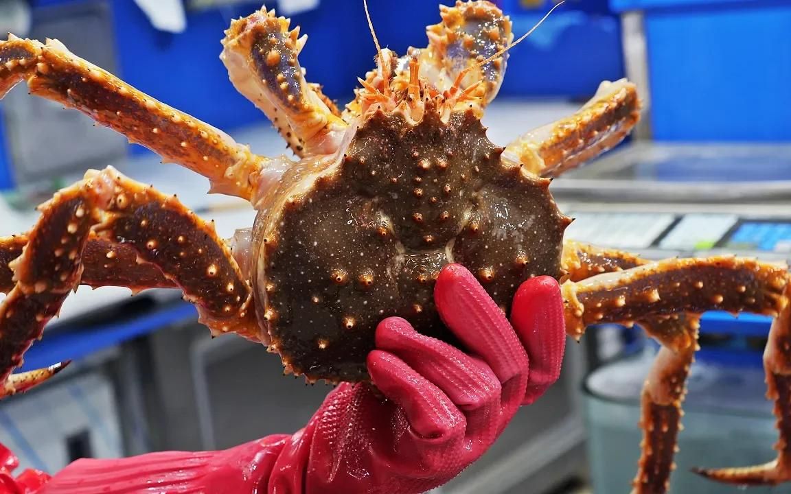 新鲜美味的蓝帝王蟹刺身,清蒸 - 帝王蟹刺身,蒸蟹腿和蛤蜊 - 韩国首尔