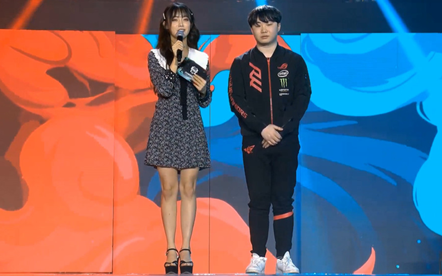 2018德玛西亚杯 小钰赛后采访集锦 全程看腿