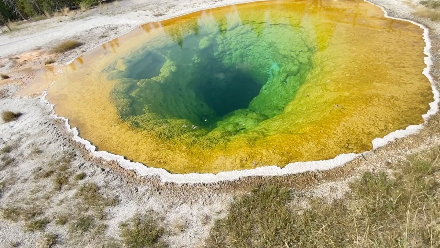 [图]Morning Spring And beauty spring. Yellowstone national park 黄石公园，最美牵牛花池。早安朋友。