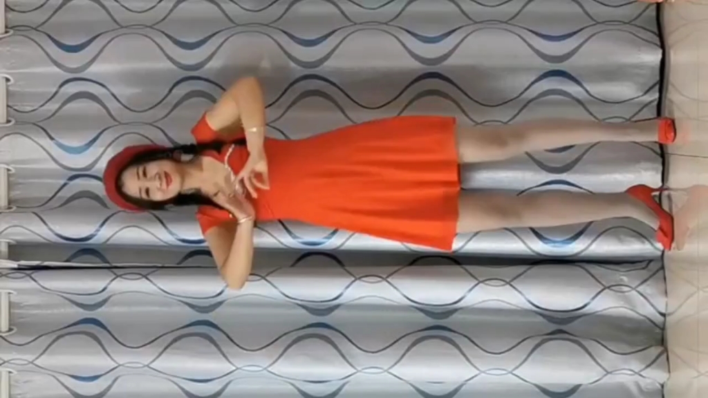 舞娘广场舞坚屏