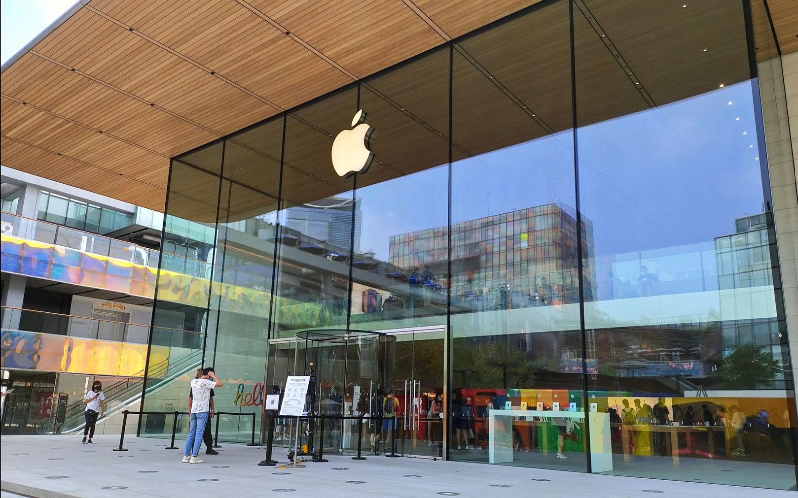 13岁初中生在b站的第一支vlog三里屯之旅探店applestore我居然在路上