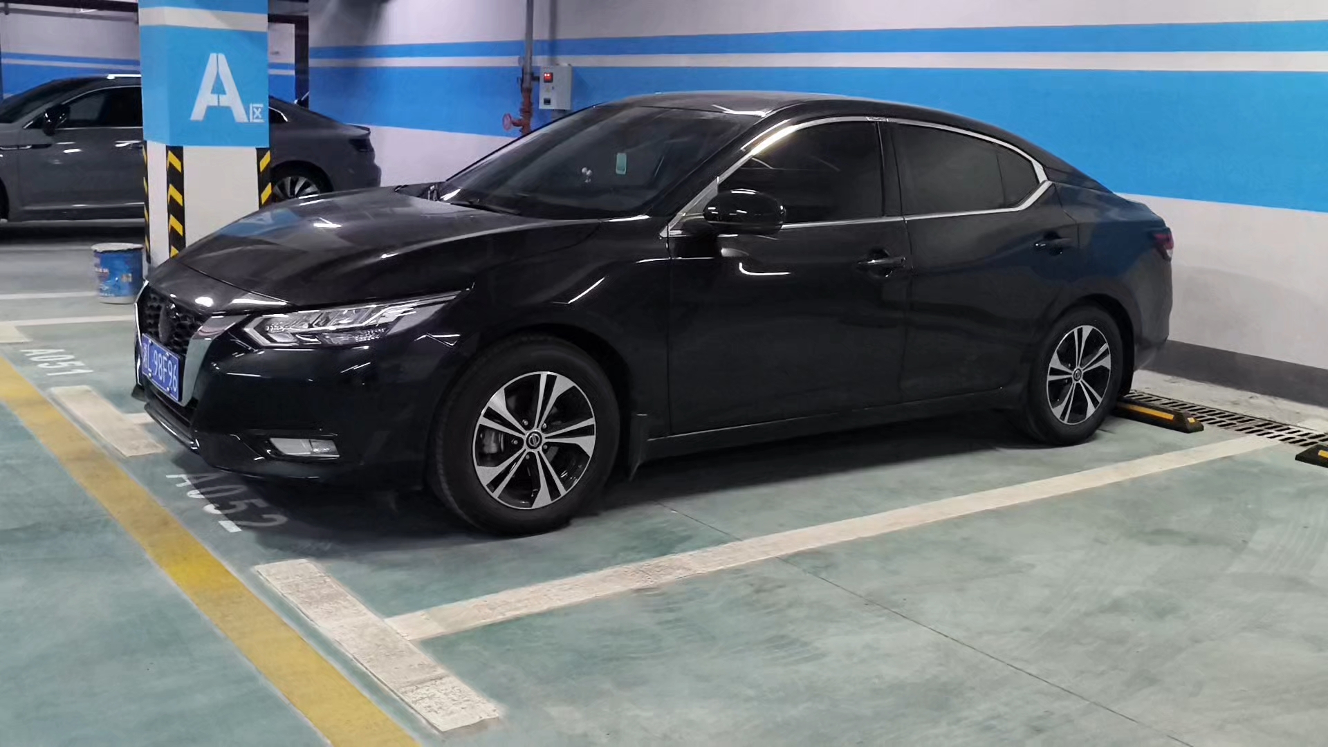 看了宝来,卡罗拉,试了十四代轩逸,最后一眼看中了它,毫不犹豫买了,排