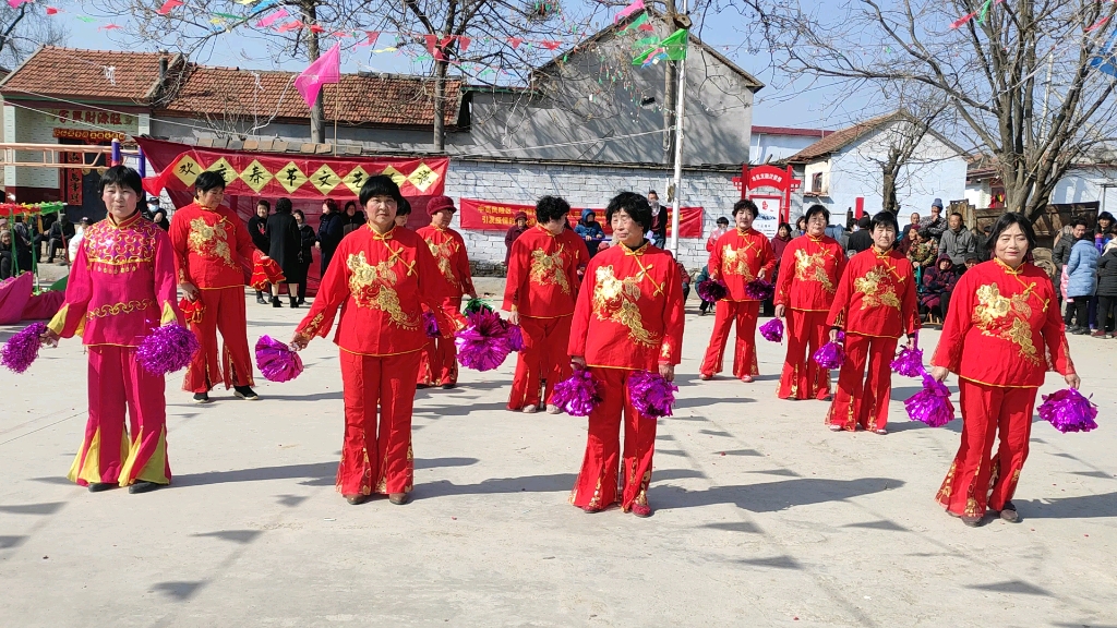 [图]柳泉村广场舞《天美地美中国美》