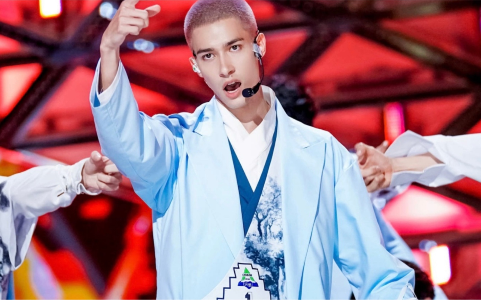 昨天米卡醉拳舞台有多好看