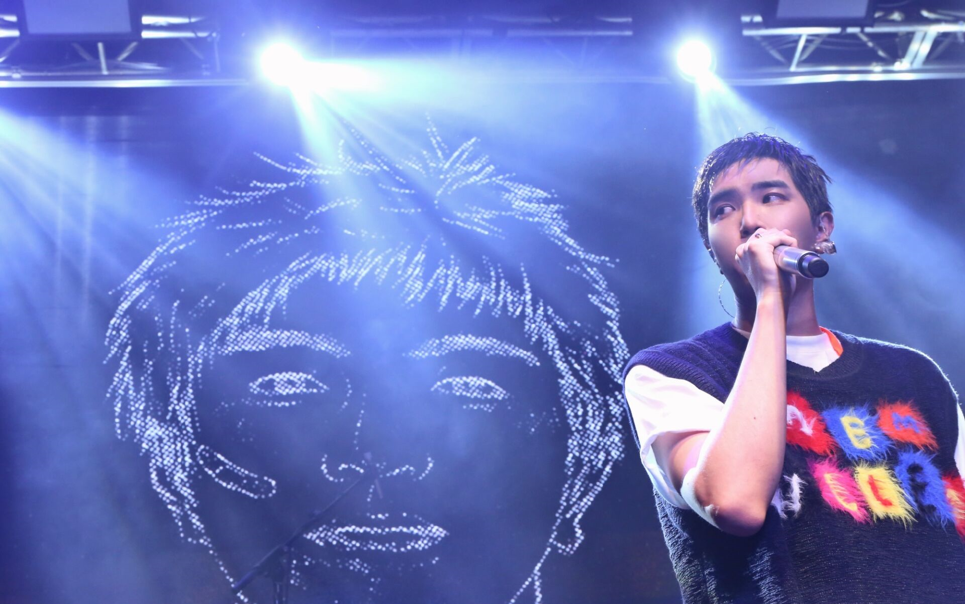 沈以诚live沈以诚2021玩家北京站手机拍摄