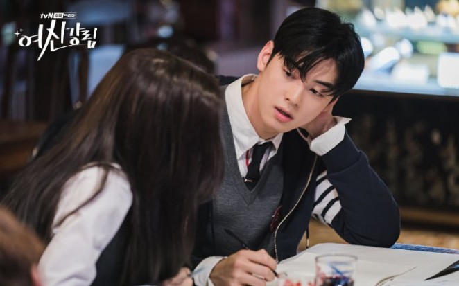 韩剧《女神降临》第四集|男女主cut06|可不能输给海豚啊!