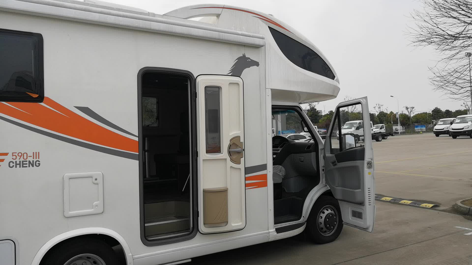 徐老师说房车国产依维柯大额头c型核载6人c1驾照驾驶后置上下铺卫生间