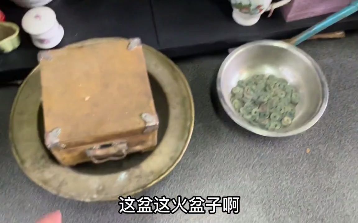 真正的老古玩店里就是这样的.老货长的都不好看不经意间就捡大漏.哔哩哔哩bilibili