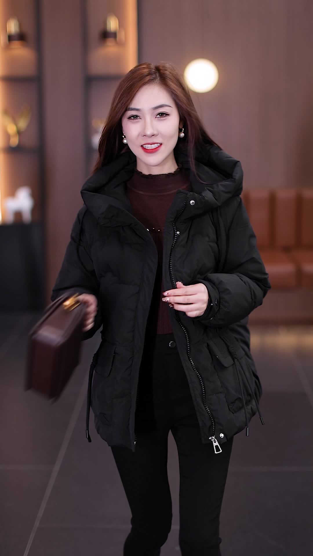 羽绒服女款爆款2023新款黑色