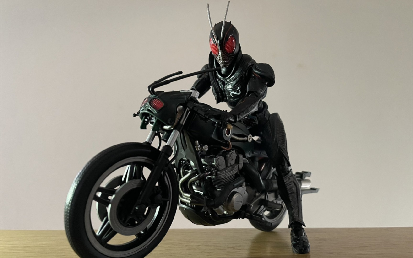 f 假面骑士black sun 战斗蝗虫 摩托车 玩家实物