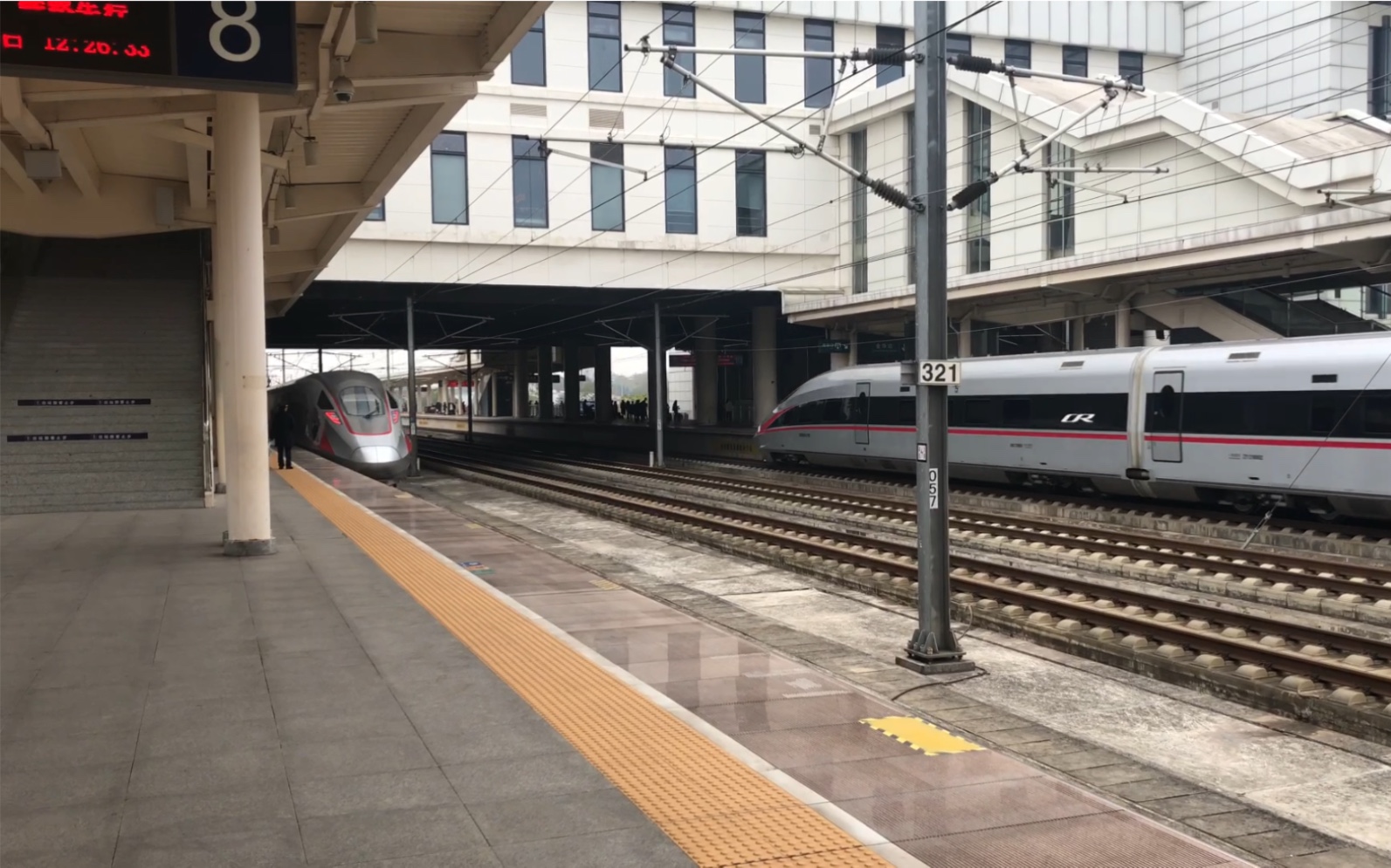 g1301/g1482金华站同时反向出站