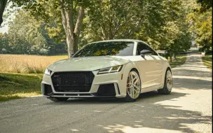 Télécharger la video: 【4K】Audi TT RS in the valley