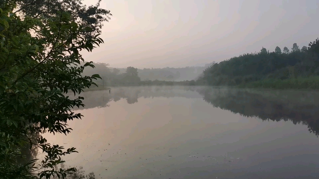 [图]云雾缭绕，风景如画