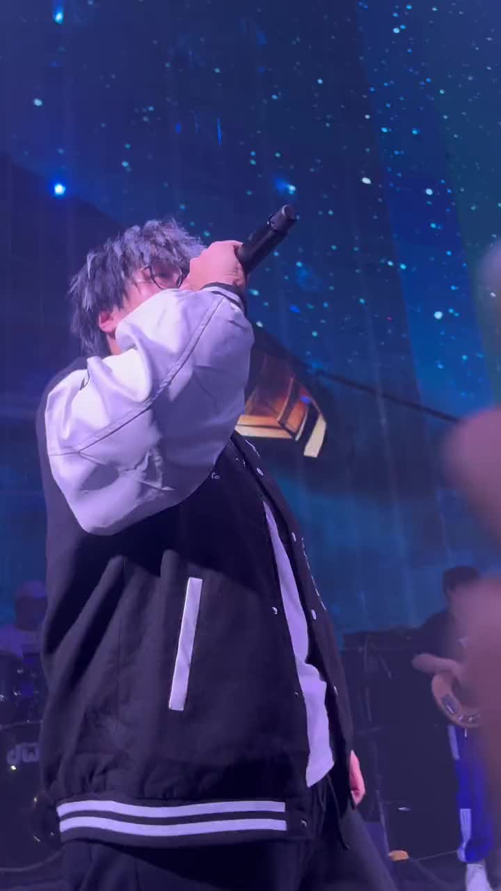 许佳豪现场版live碰拳了哈哈哈哈删了吧