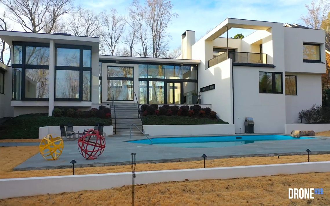 在亚特兰大的一座简约白色现代豪宅