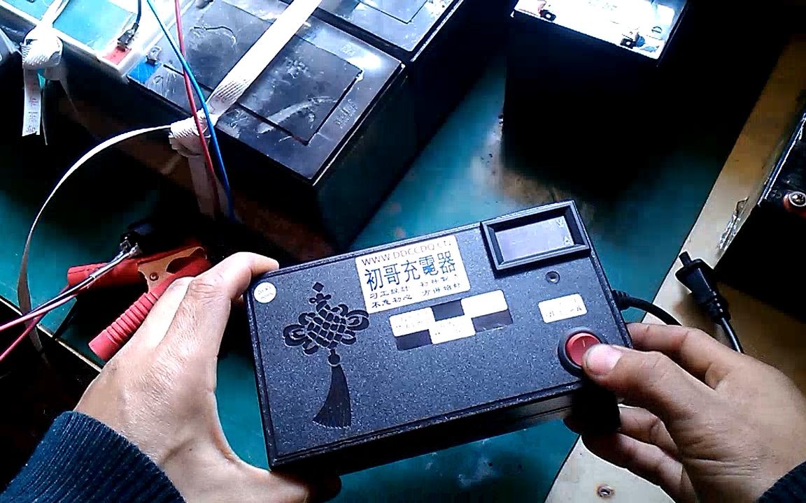 初哥电动车12v16v单只铅酸蓄电池充电器简介