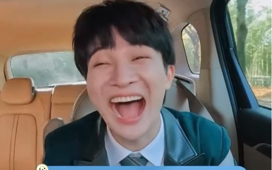 周深爆笑把工作人员看懵了