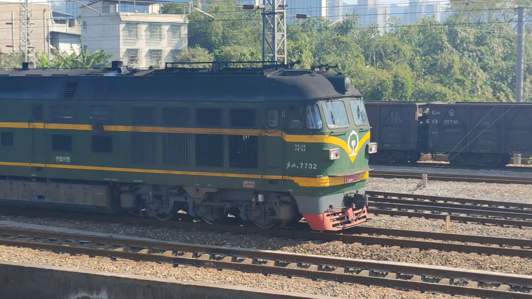 中国铁路##东风4b型内燃机车#老b7