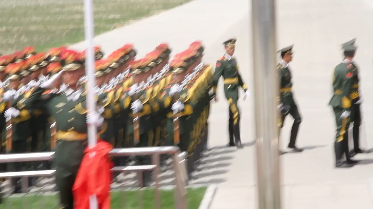 胜利日阅兵武警国旗护卫队方队身着新式礼宾服进行适应性训练哔哩哔哩bilibili