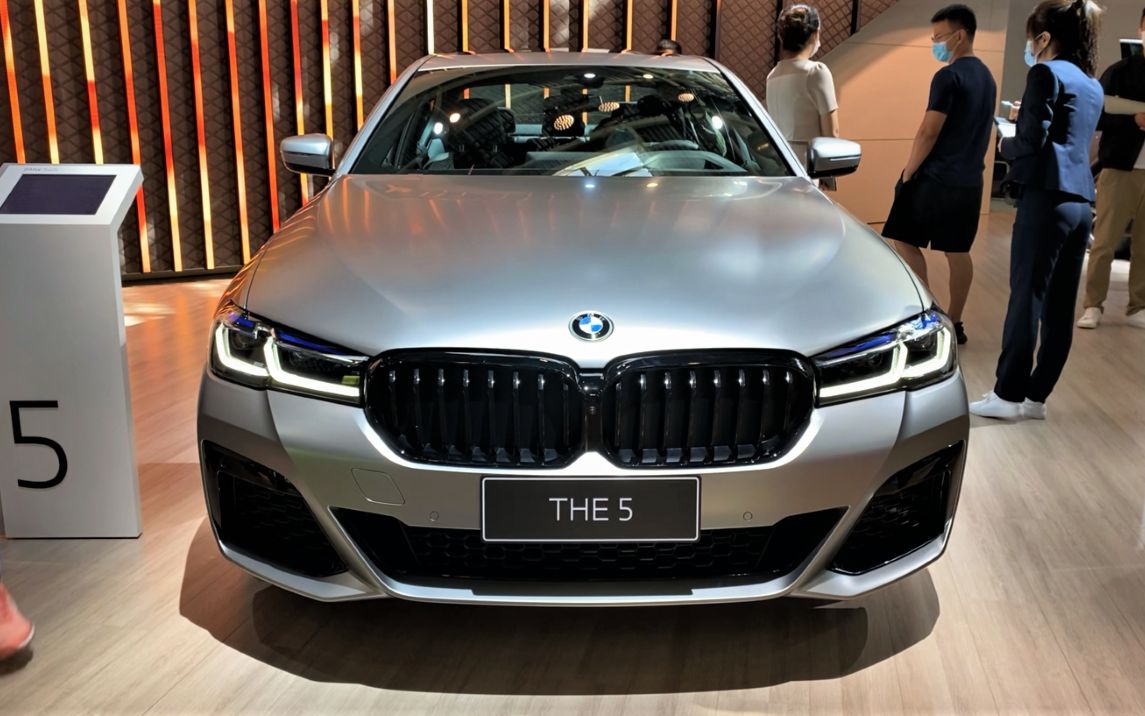 2021款宝马540i车展实拍,了解外观内饰后,买不买a6l自己看着办