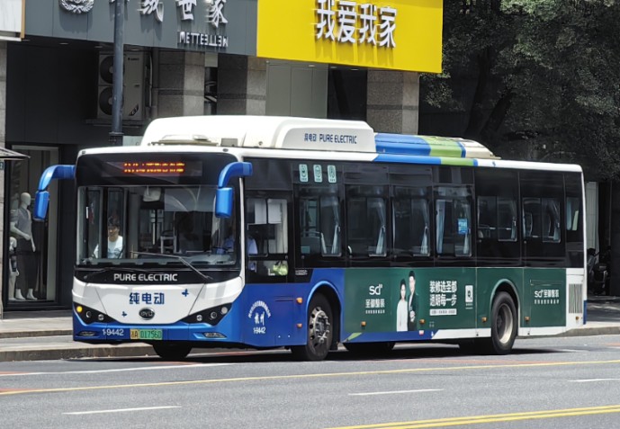 【杭州公交】86路1-9442 比亚迪byd6122lgev7(k9ka)文二西路通普路口