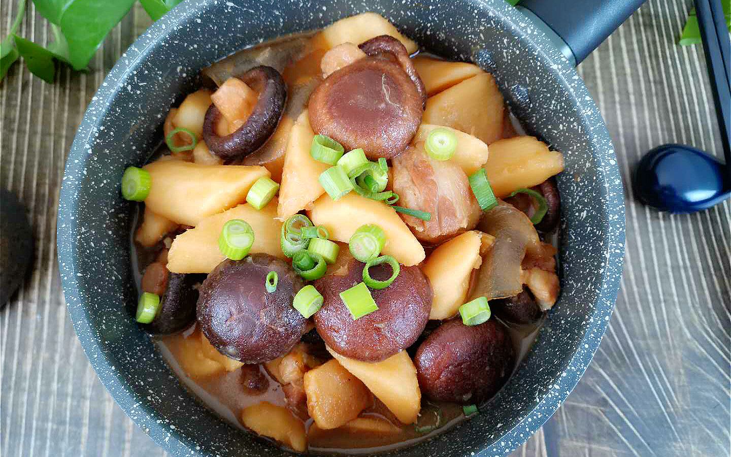 厨师长教你"香菇炖山药"的做法,山药软烂,香菇入味,收藏了