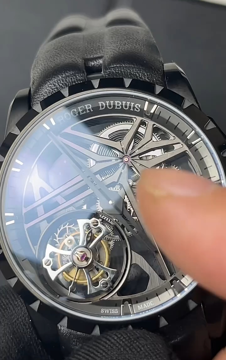 罗杰杜彼,听着就很战斗,而且很小众 "罗杰杜彼陀飞轮