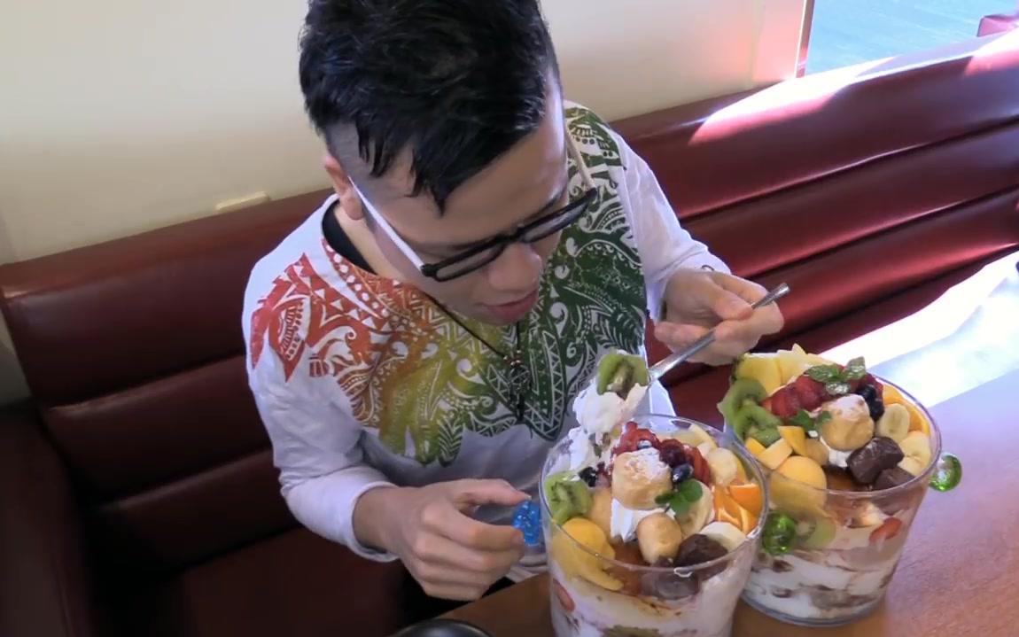 日本吃播熊熊新井熊巨大巴菲【大食い】巨大パフェ アンビリーバブル