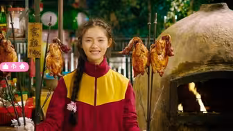 “昨天晚上那只鸡应该不过两百块吧，那你都吃得下”小时候真的以为是烤鸡，还寻思什么烤鸡这么贵还说便宜！《美人鱼》票房33亿，时至今日竟还有人说烂？