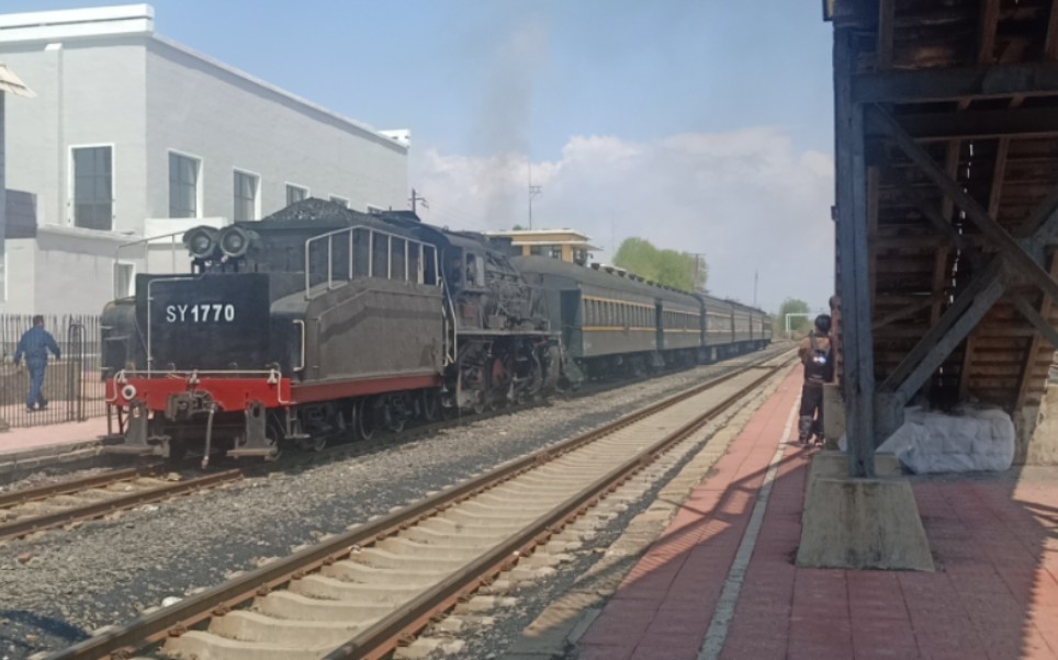 904次旅游列车调兵山站发车 本务机车上游1770