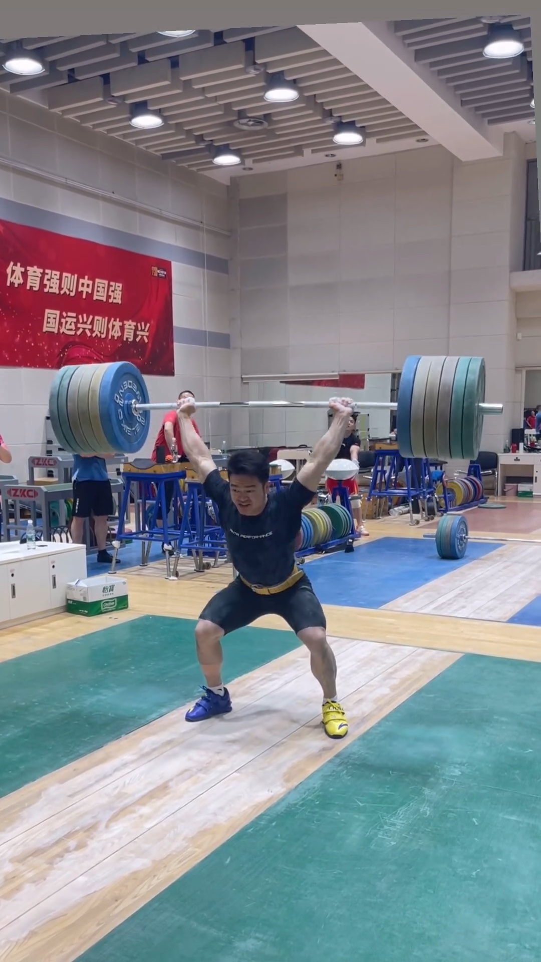 190kg!石智勇熟悉的怒吼又回来了哔哩哔哩bilibili