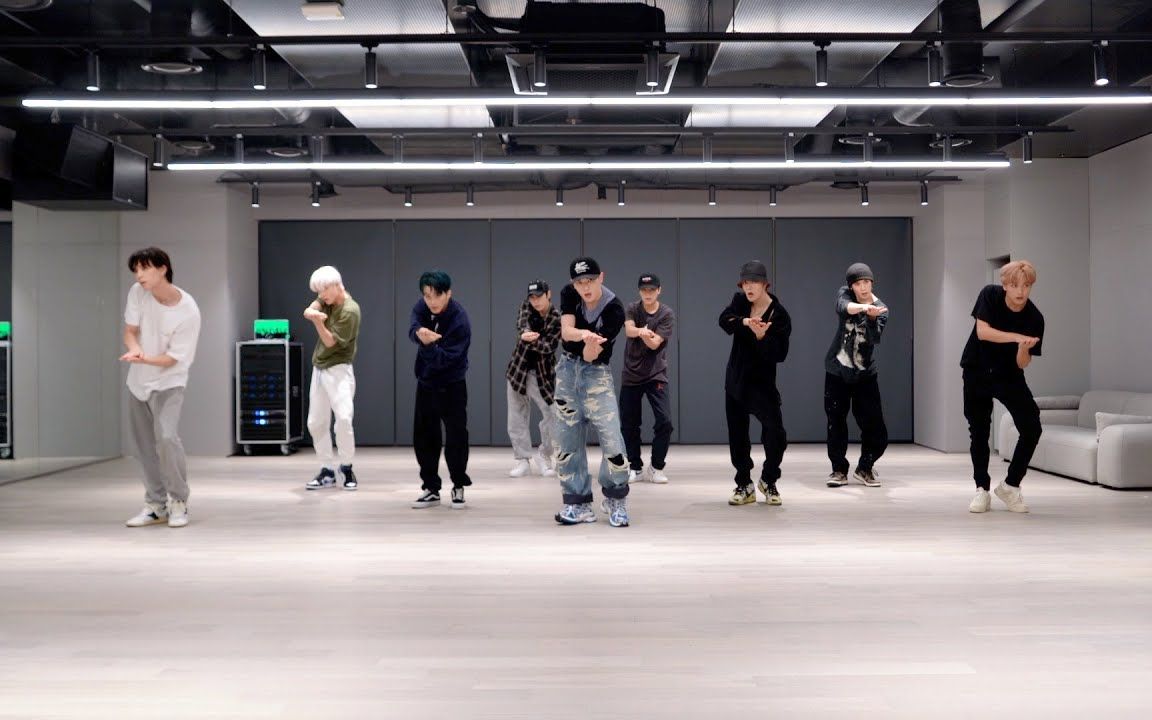 [图]【NCT中文首站】NCT 127 'Sticker' Dance Practice