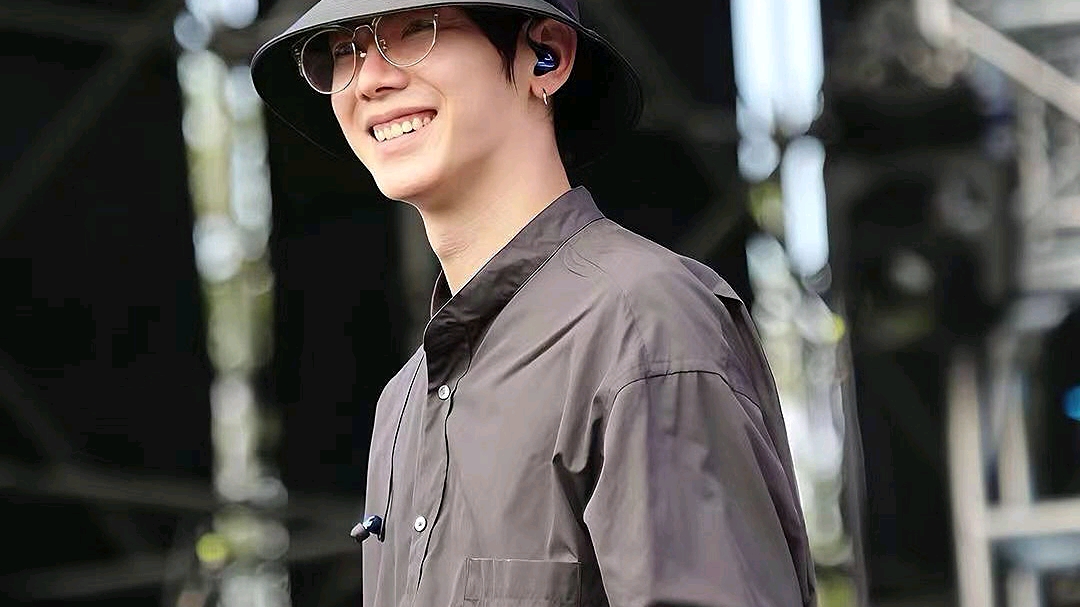 杨宇腾yu〗 台南young跨年演唱会!期待今晚在舞台上闪闪发光的yu! !