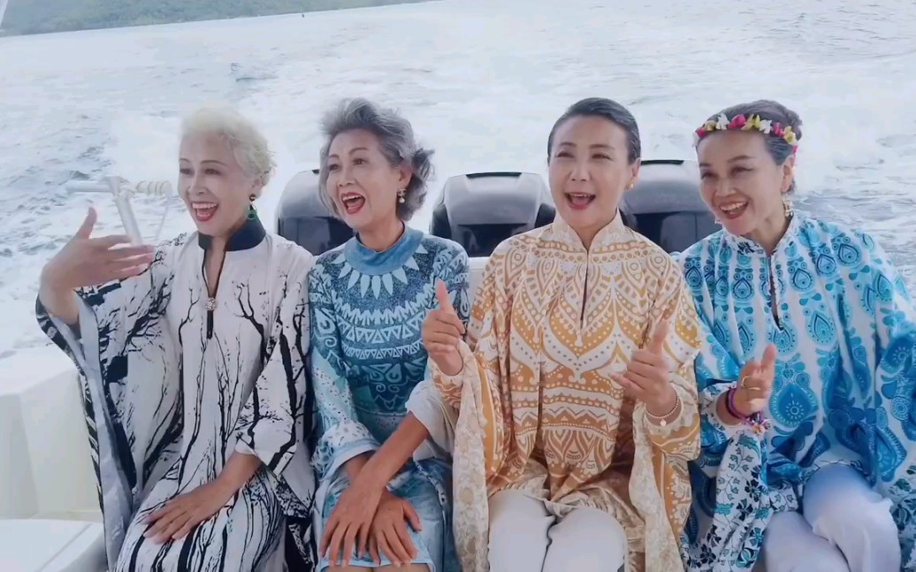 【时尚奶奶】时尚奶奶团穿旗袍游世界,中国奶奶们的风采