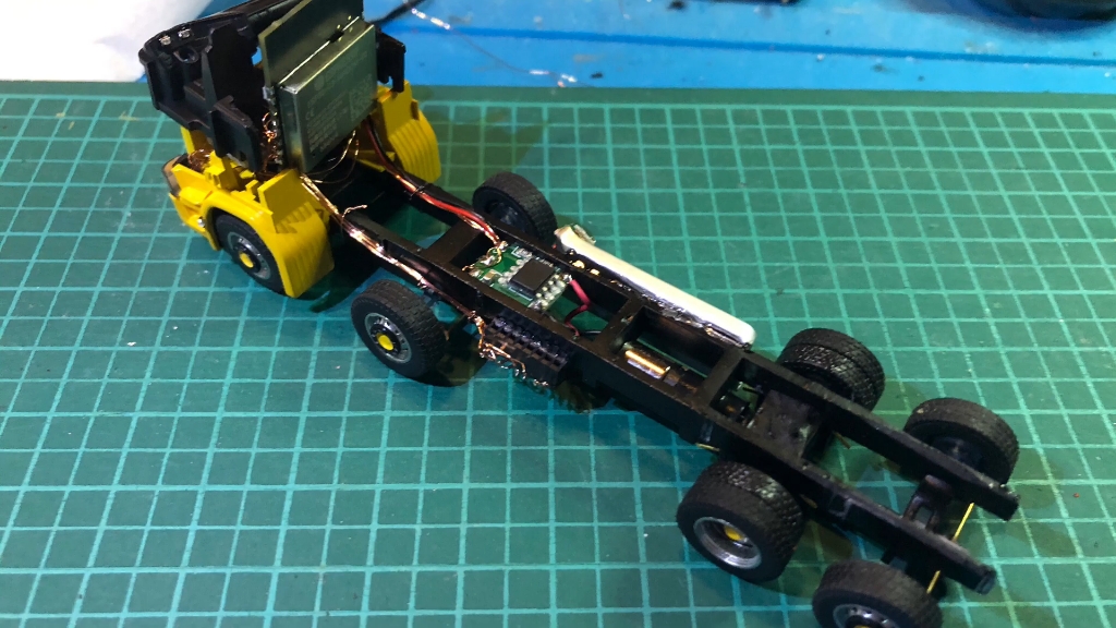 欣赏一下1/87 大卡拖车吧 rc模型