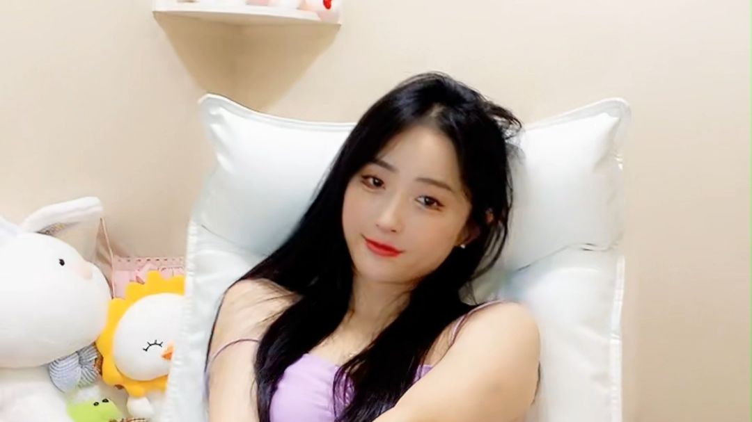 被闪了下...妖凌凌