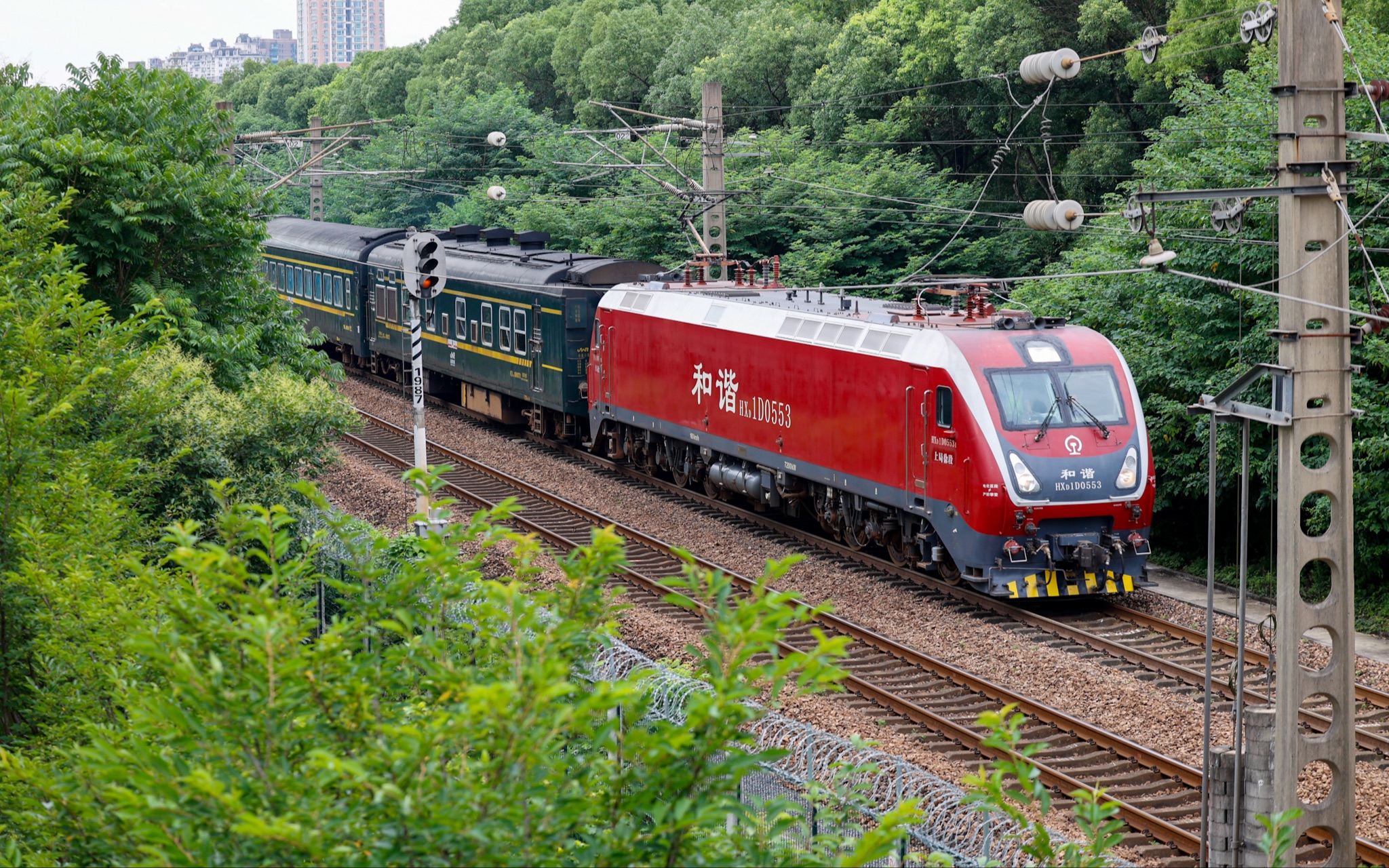 上局徐段 hxd1d 0553牽引電力客車k1050次經過滬昆線k198km 705m 北景