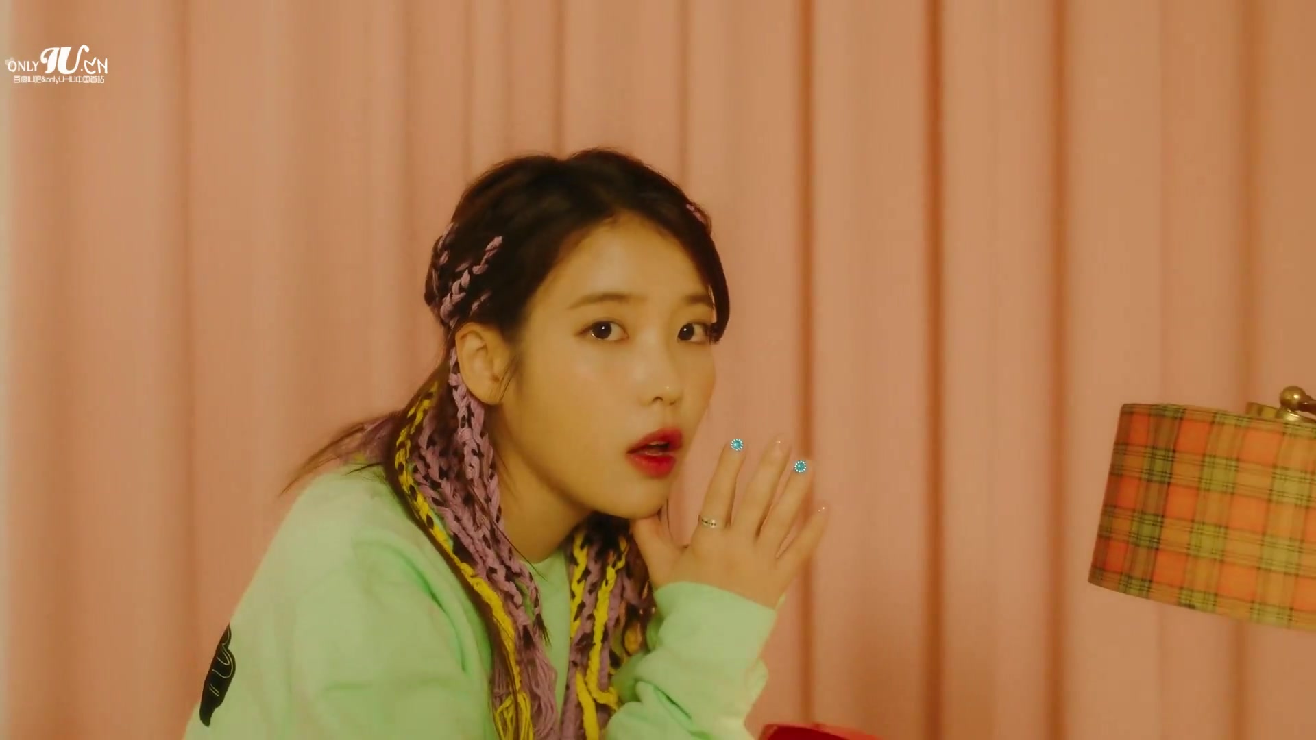 [图]【IU】【onlyU字幕组】181010 IU BBIBBI MV 中字