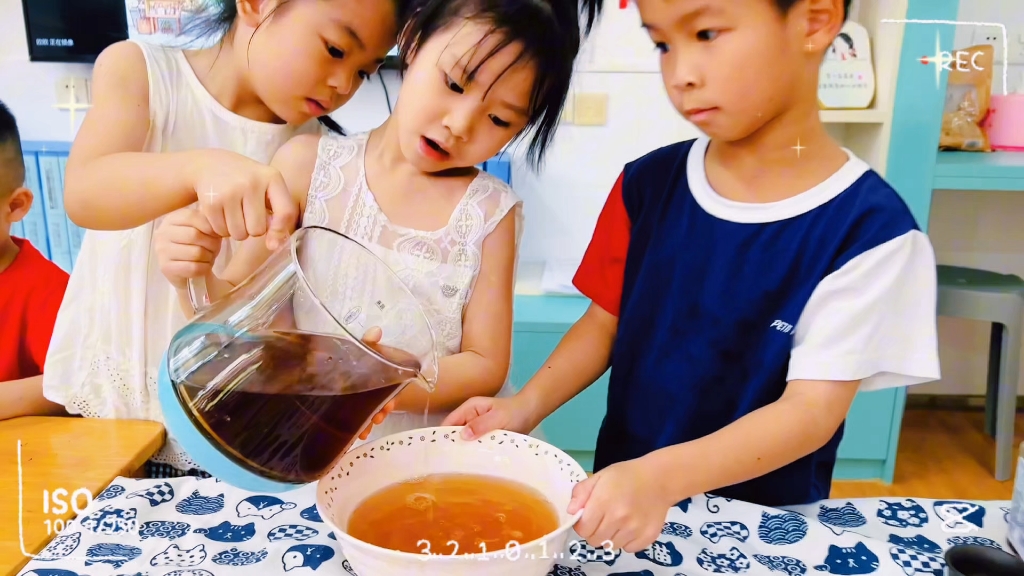 生活即教育,生活即课堂自制酸酸甜甜的柠檬茶#幼儿园 #动手自己做美食 #记录幼儿园的点点滴滴哔哩哔哩bilibili