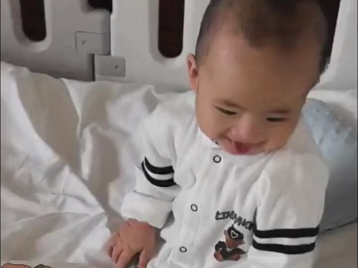 佑佑八个月喽被你萌化了