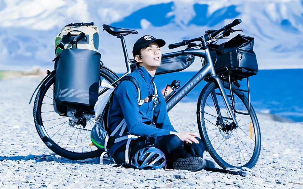 只属于吴磊的赛里木湖骑行,少年在追逐属于自己最热烈的年华