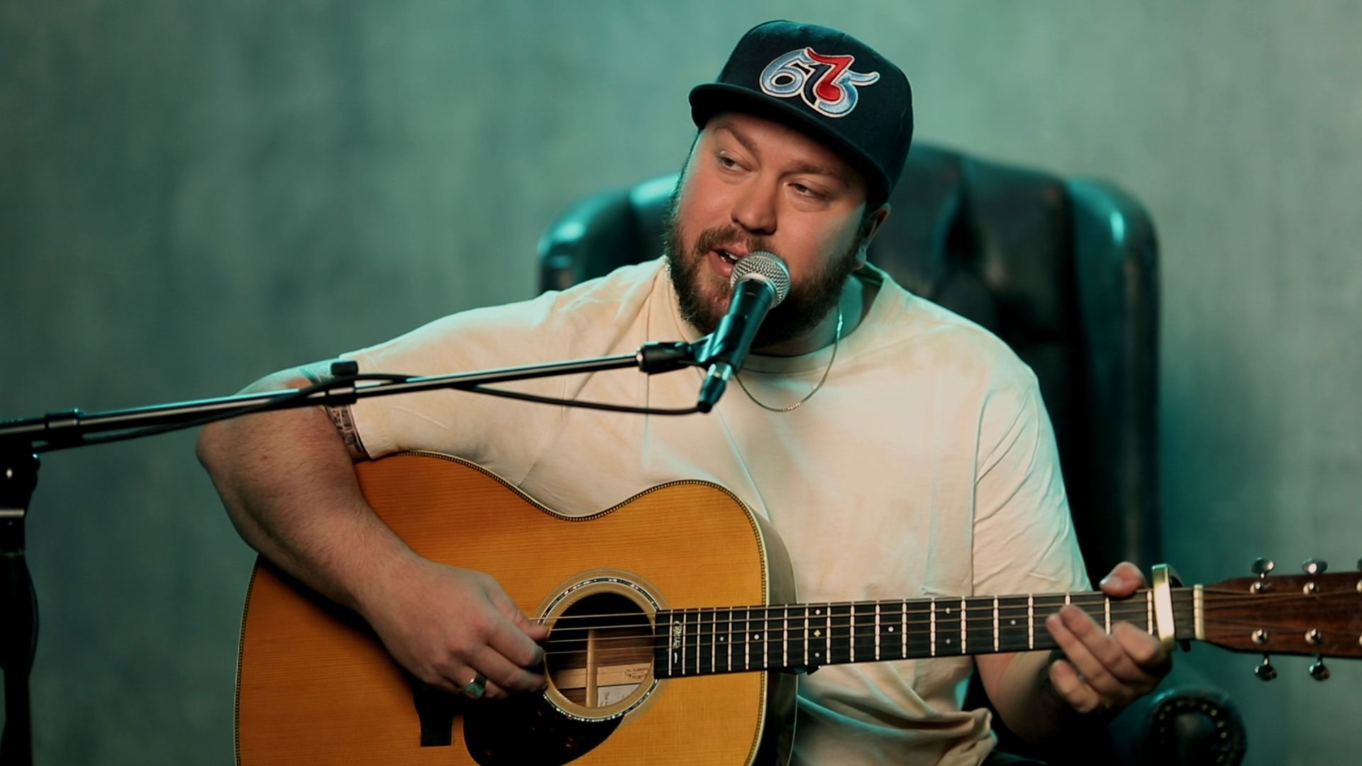to us it did (acoustic peformance) - mitchell tenpenny
