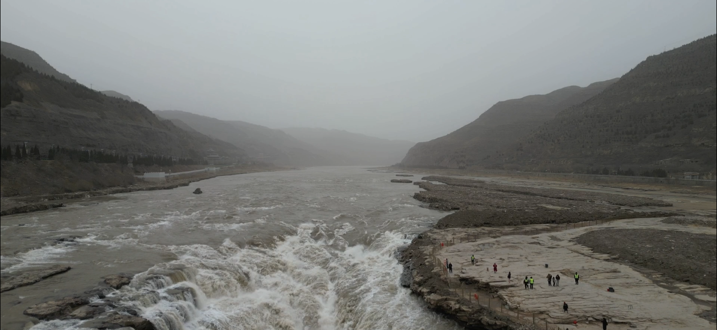 山西侧黄河壶口瀑布