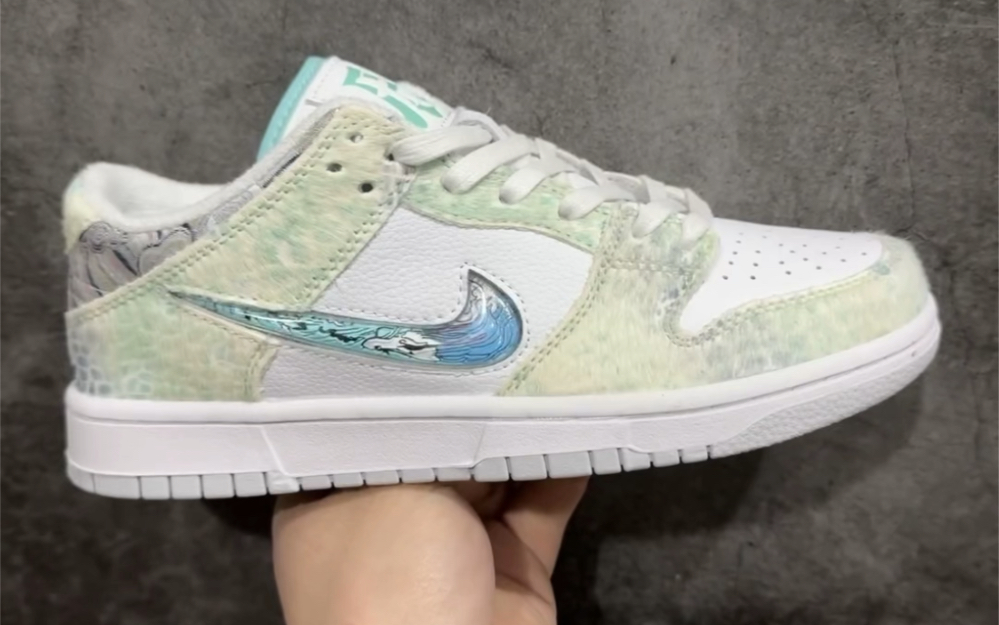 在微商400多买的莆田顶级dunk三太子敖丙,真漂亮做工实在太绝了!