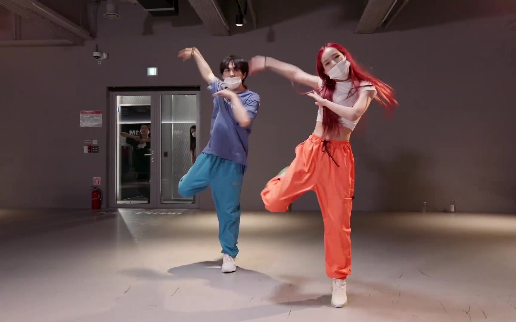 yeji kim 编舞《hola hola》