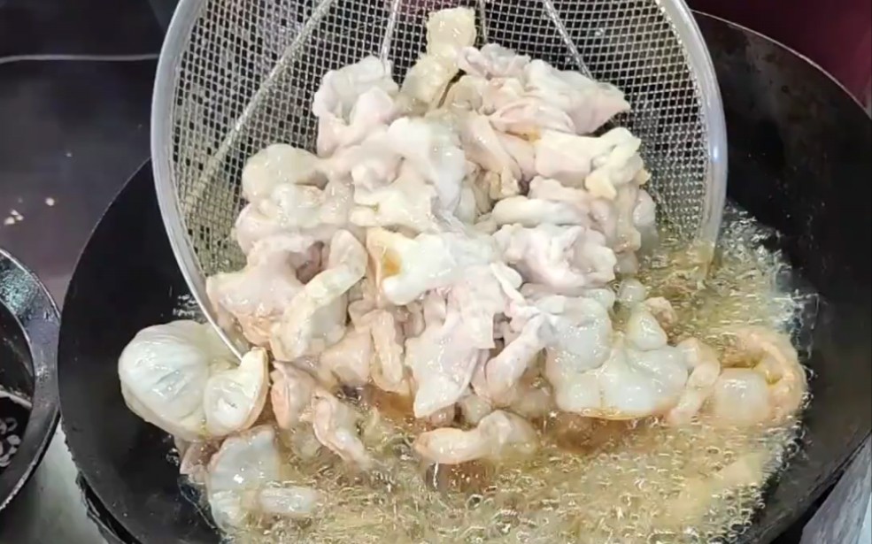 锦州地摊炸"水油连体",嘎嘎香