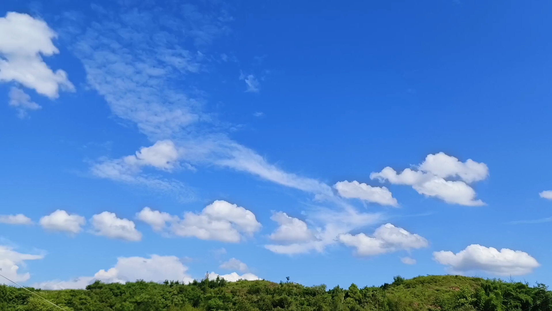 今日份蓝蓝的天空,和你看天高云阔